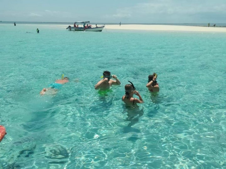 WATAMU, it's a water snorkeling trip, dolphin search, delicious barbecue, dance show / it is a much better trip than WASINI